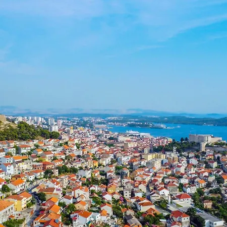 Apartment Lux Erato - 10 Min Walk - Free Parking *