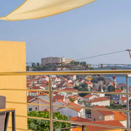 Apartment Lux Erato - 10 Min Walk - Free Parking